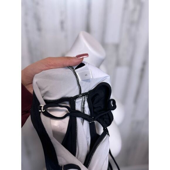 Black one piece swimsuit - Picture 6 of 7